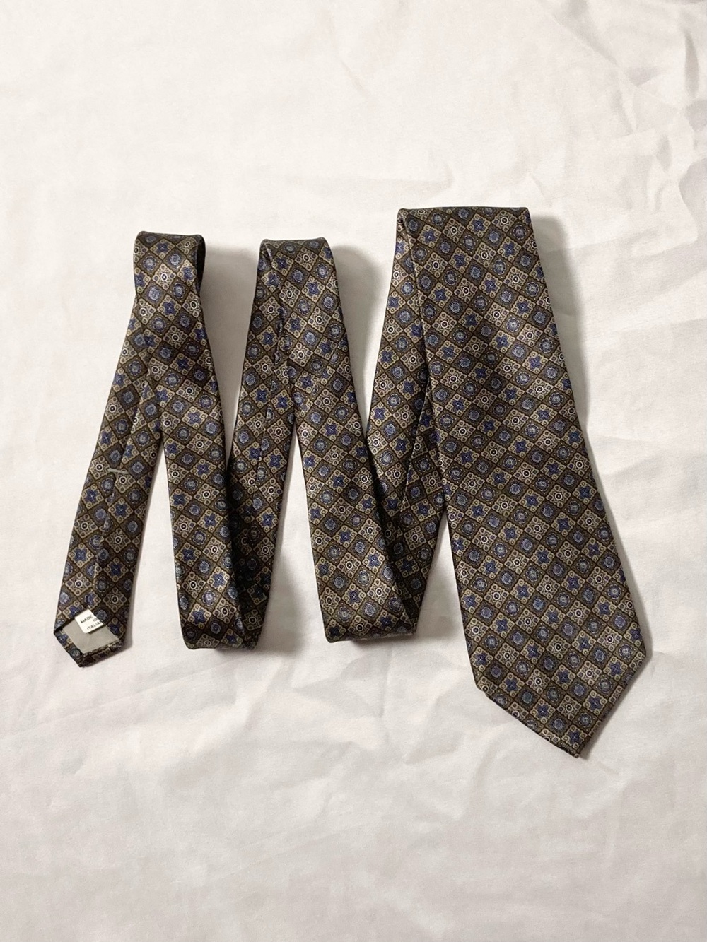 ⭐️ Vintage Johnny Carson Blue And Brown Diamond Pattern Italian Silk Necktie